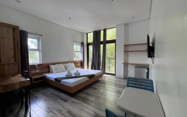 Blue Lagoon Inn & Suites