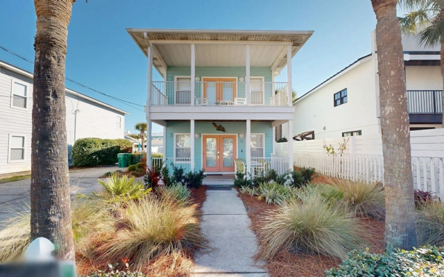 Toes In The Sand 4 Bedroom Home