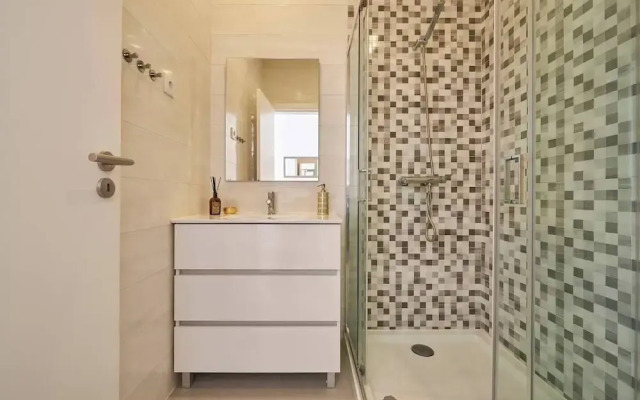 Modern 1-Bed With Ac & Private Terrace