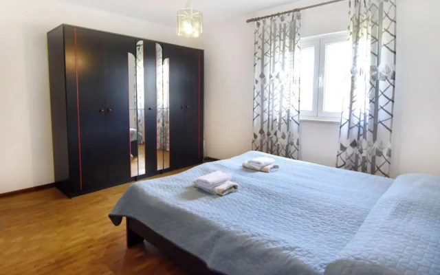 Spacious Flat With Terrace in Umag