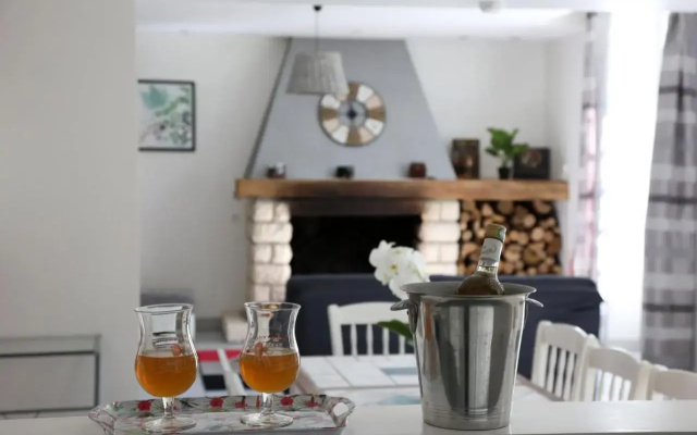 Le Relais D'eugenie: Maison D'hotes En Foret D'orleans