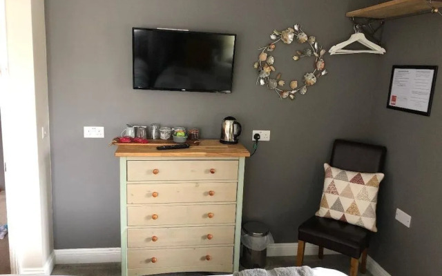 Crossvilla Guest House & Tea Room