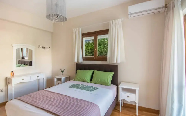 Inviting Villa in Anavissos With Communal Pool