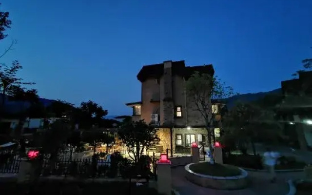 Yunzhong Manbu Banshan Huashu Hotel