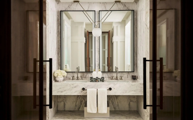 Отель The Lana Dorchester Collection