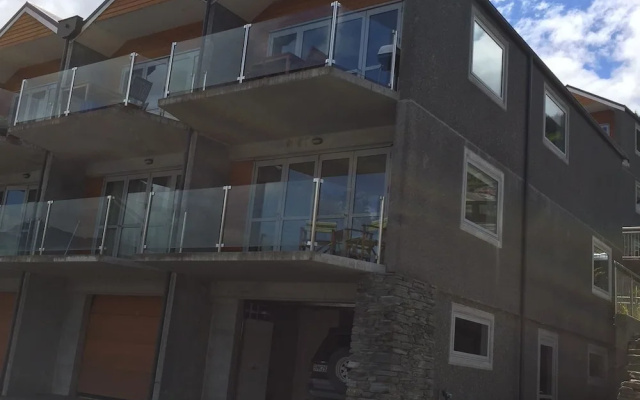 Lakefront Villa Queenstown