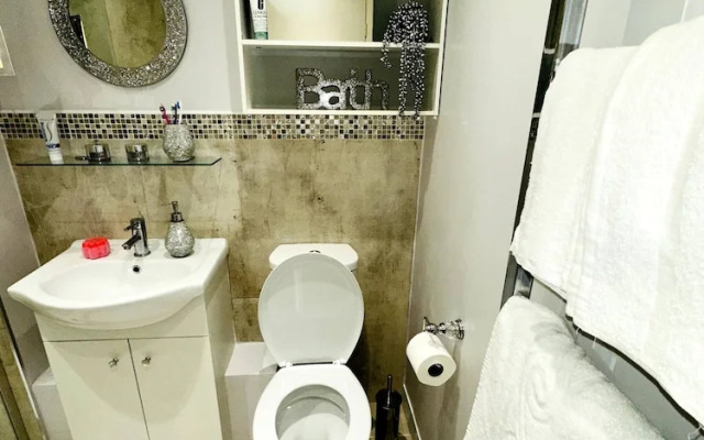 NKN Cosy Maisonette Dartford Station Free Parking