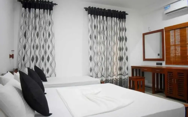 Blue Sky Hotel Yala