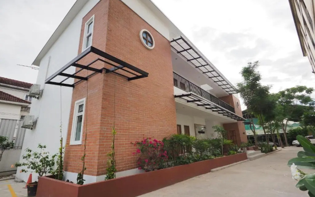 Prukpibul Apartment