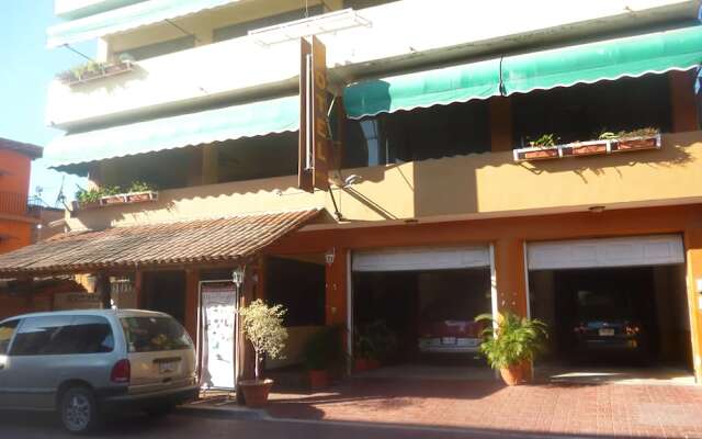 Hotel Savaro вид на фасад