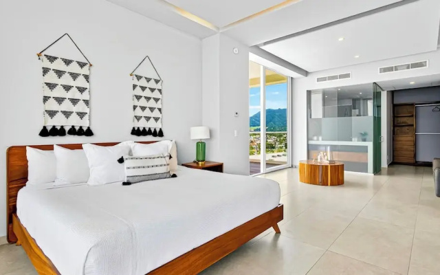 Beachfront 2BR - Pools & Balcony Views