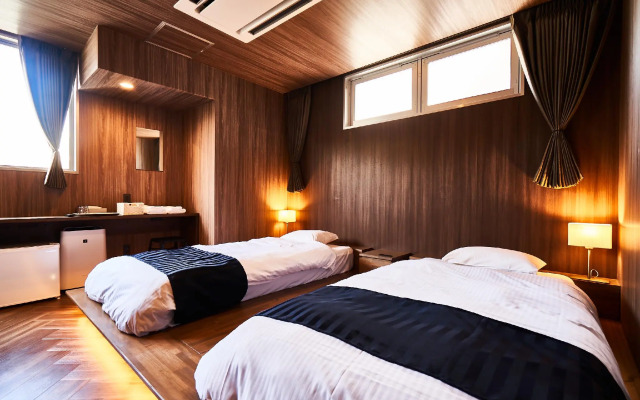 Хостел &And Hostel Hommachi East