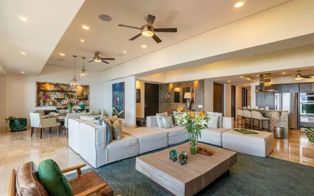 Ocean Front Amazing Views and Location Sleeps 8