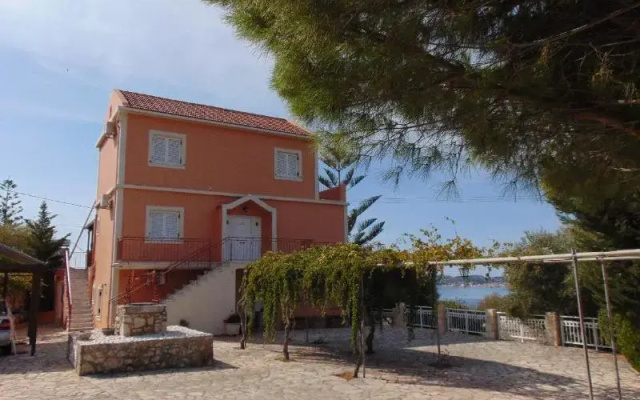 Marina Apartments & Studios