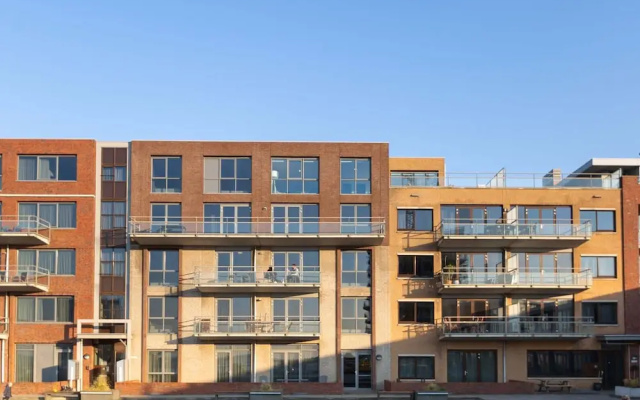 Spacious Apartment in Den Haag near Sea Beach