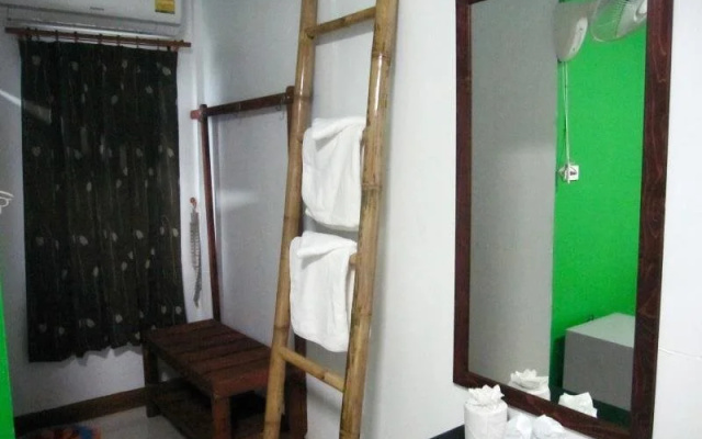 Lipe Corner Guesthouse