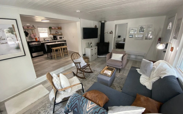 Lake House Bungalow