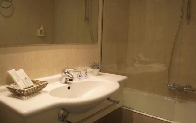 Ares Hotel