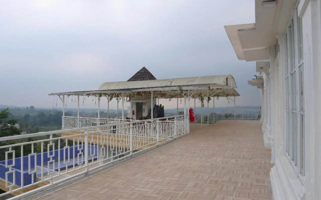 Chevilly Resort and Camp