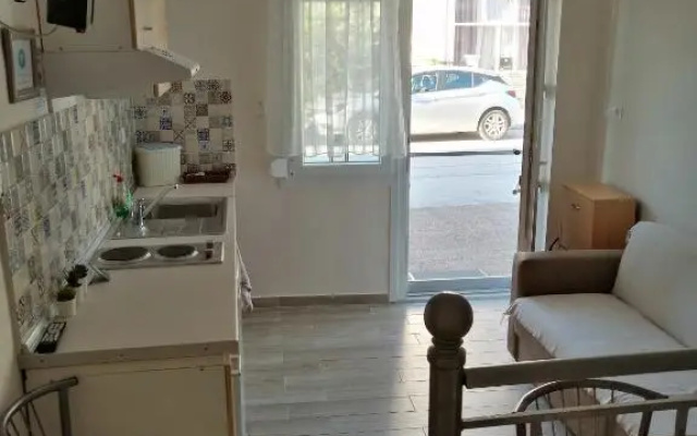 Marina's Apartments - White & Stone Apartment