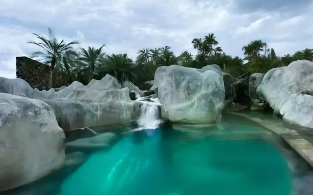 Destino Hotel & Hot Springs Day Pass