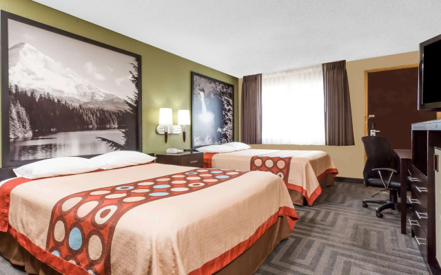 Super 8 by Wyndham LaGrande