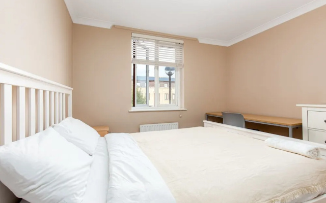 Metropolitan Close - Deluxe Guest Room 2