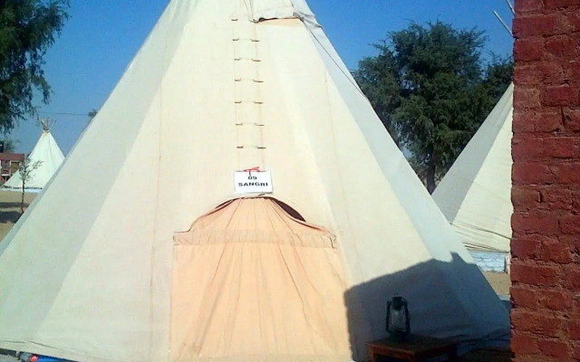 Umaid Safaris & Desert Lodge