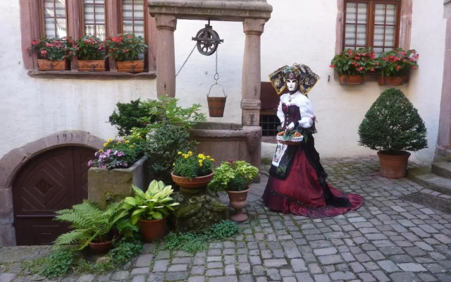ADRIHOF à Riquewihr, Cour de l'Abbaye d'Autrey