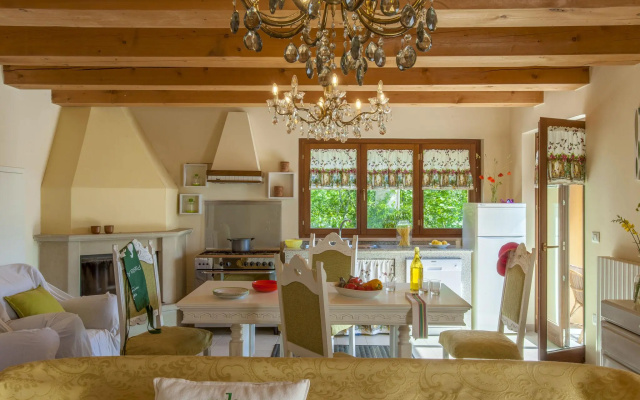 Villa in Pergola With Pool and Beach Nearby