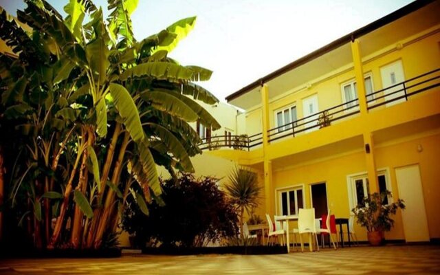 Отель You! Hoteles Сан-Рафаэль вид на фасад