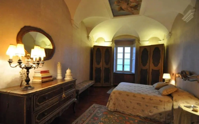 Villa La Vescogna, Historic House with Pool