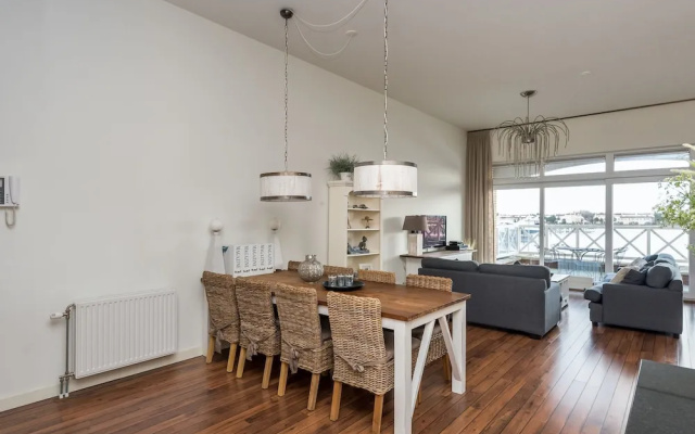 Luxurious 6-person Apartment in Grevelingenmeer Marina