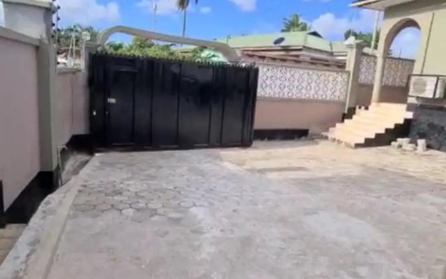 Remodeled beautiful three bedrooms Bungalow
