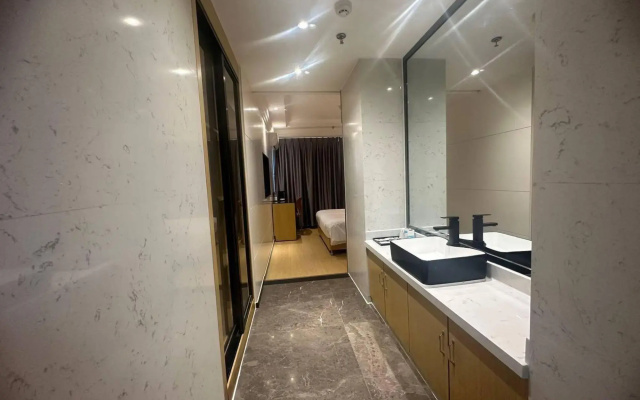 IU Hotel (Urumqi International Airport Yingbin Road)