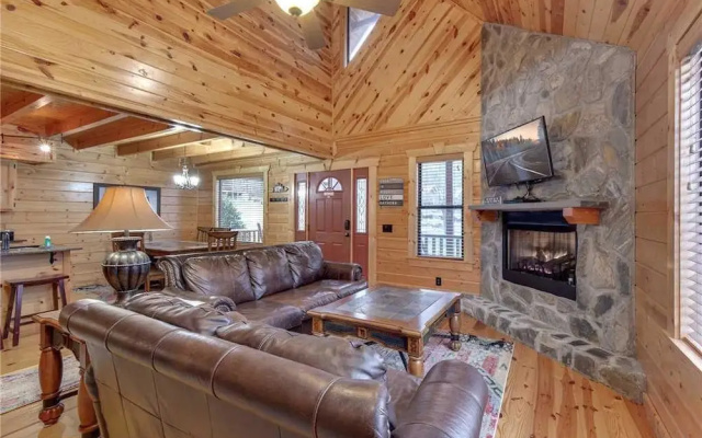 Easy As Pie - Three Bedroom Cabin