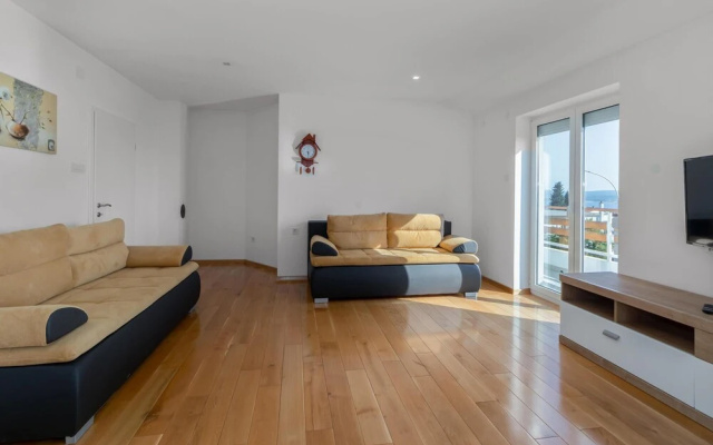 Nice Apartment in Crikvenica With Wifi and 2 Bedrooms