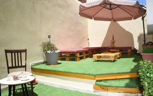 Little Yard Studios & Apartments #4