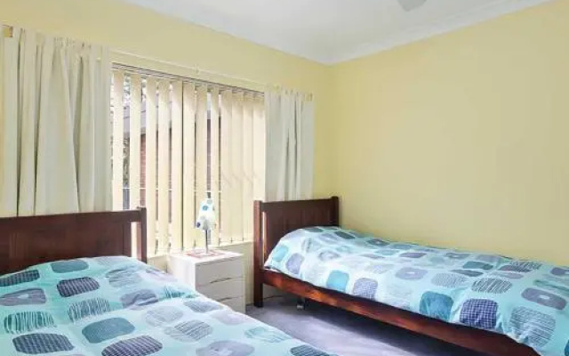 9 'Adriana' 83 Ronald Avenue - Fabulous Views And Aircon