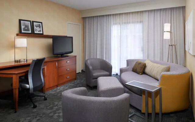 Courtyard by Marriott Detroit Dearborn