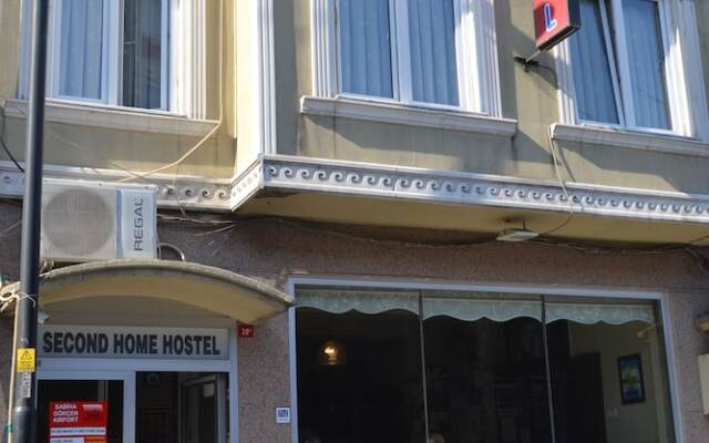 Second Home Hostel Стамбул вид на фасад