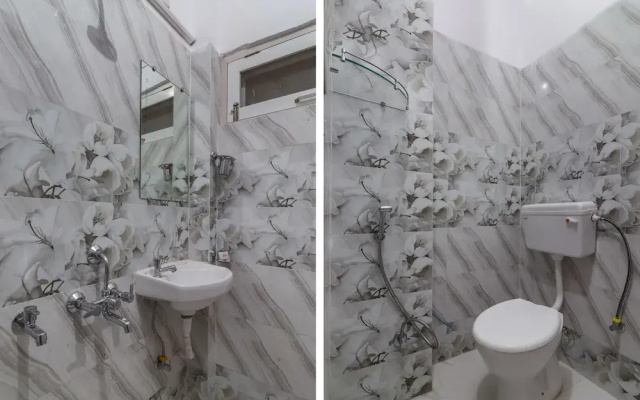 OYO 49701 Abhi Residency White House