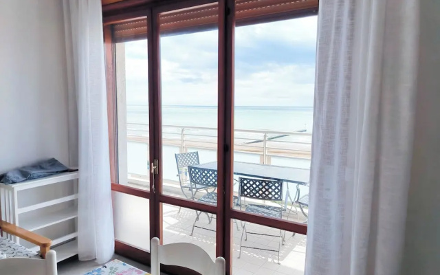Spacious Flat With Balcony by the sea