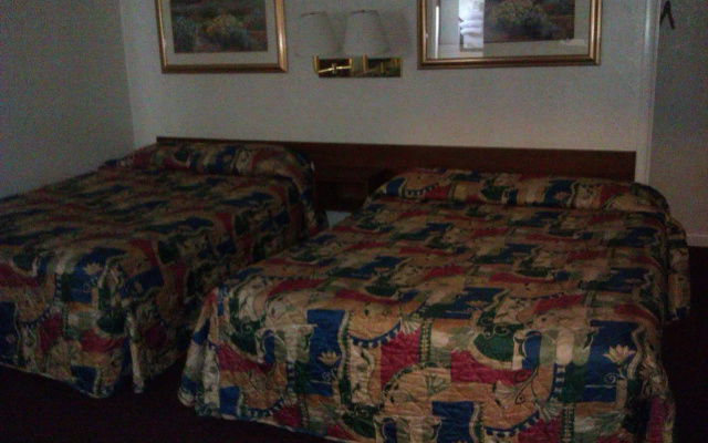 DJ Main Street View Inn & Suites