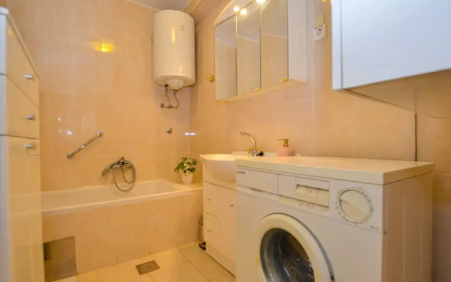 Cozy and Smart Rovinj Apartment With Balcony