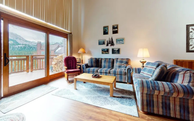 Meadow Ridge 28 Spacious and Secluded, Private Washer Dryer, Close to Eagle by RedAwning