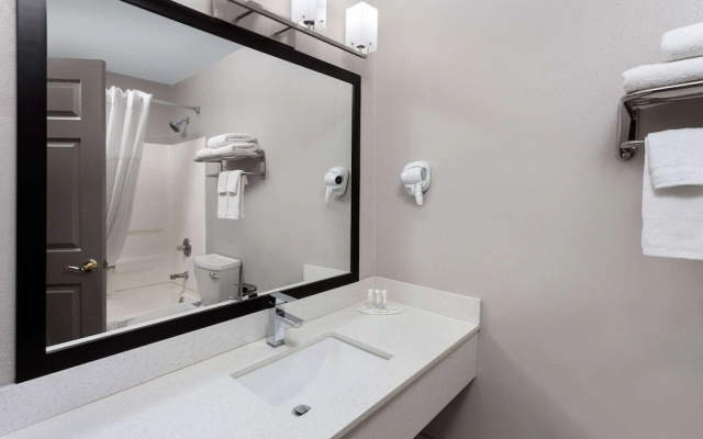 Days Inn And Suites Sellersburg