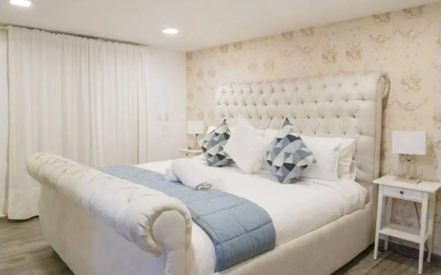 8 Bedrooms Penthouse, Jacuzzi & Private Terrace