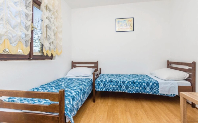Awesome Home in Pinezici With Wifi and 2 Bedrooms