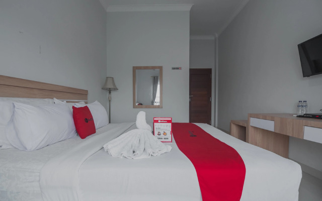 RedDoorz near Hermes Place Polonia Medan